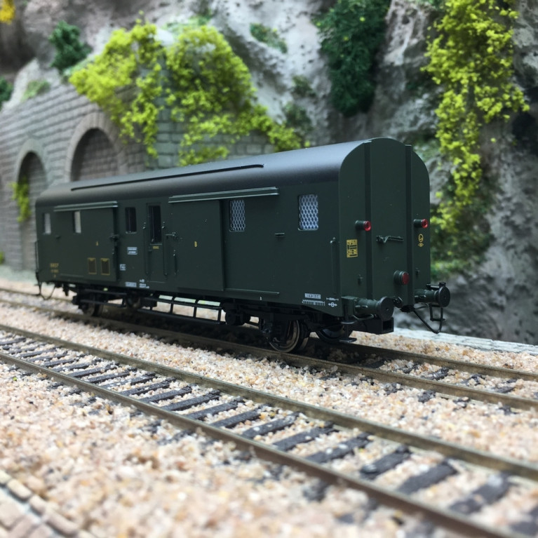 Fourgon DEV 52 Porte Lanterne Moderne S-E SNCF Ep III-HO 1/87-REE VB339